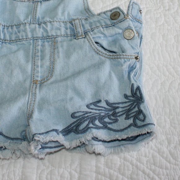 2/$20 Zara baby girl jean overall shorts 9 months - Picture 5 of 16